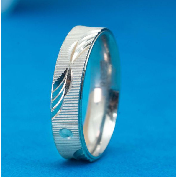 Graceful Etched Men’s Ring
