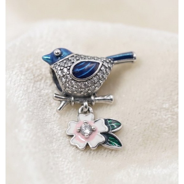 Twinkle Petals Silver Pendant