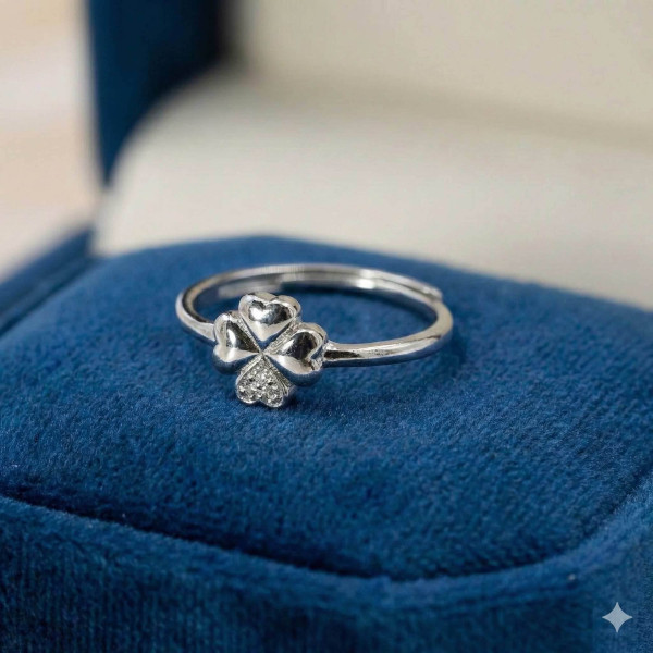 Lucky Heart Clover Ring