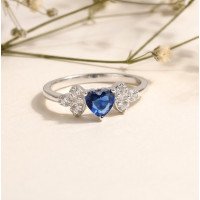 Delicate Leaf Pattern Ring