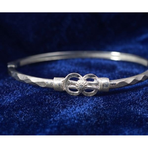 Twin Heart Elegance Bangle